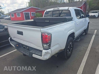 2017 Toyota Tacoma SR Crew Cab Medium Bed - miniatura 3