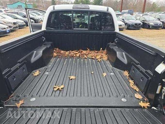 2017 Toyota Tacoma SR5 Crew Cab Medium Bed - miniatura 14
