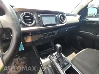 2017 Toyota Tacoma SR5 Crew Cab Medium Bed – miniatura 11