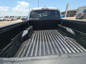 2017 Toyota Tacoma SR5 Crew Cab Medium Bed – miniatura 16