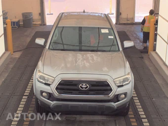 2017 Toyota Tacoma SR5 Crew Cab Medium Bed – miniatura 2