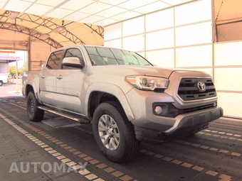 2017 Toyota Tacoma SR5 Crew Cab Medium Bed – miniatura 3