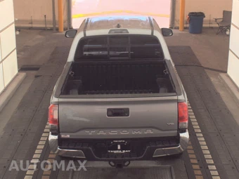 2017 Toyota Tacoma SR5 Crew Cab Medium Bed – miniatura 5