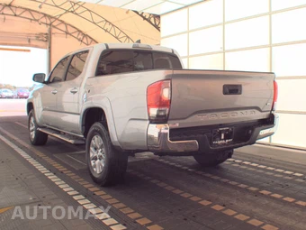 2017 Toyota Tacoma SR5 Crew Cab Medium Bed – miniatura 6