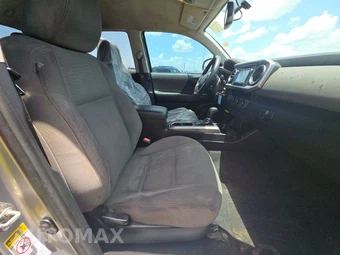 2017 Toyota Tacoma SR5 Crew Cab Medium Bed – miniatura 8