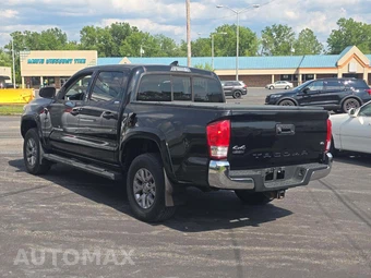 2017 Toyota Tacoma SR5 Crew Cab Medium Bed – miniatura 2