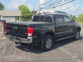 2017 Toyota Tacoma SR5 Crew Cab Medium Bed – miniatura 3