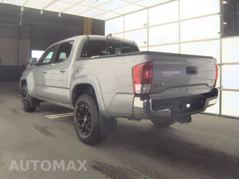 2017 Toyota Tacoma SR5 Crew Cab Medium Bed - miniatura 6