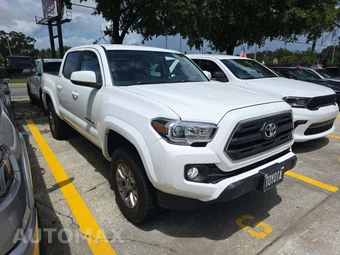 2017 Toyota Tacoma SR5 Crew Cab Medium Bed - miniatura 4