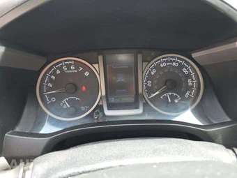 2017 Toyota Tacoma SR5 Crew Cab Medium Bed - miniatura 9