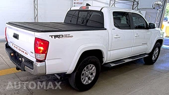2017 Toyota Tacoma SR5 Crew Cab Medium Bed - miniatura 4
