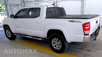 2017 Toyota Tacoma SR5 Crew Cab Medium Bed - miniatura 6