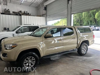 2017 Toyota Tacoma SR5 Crew Cab Medium Bed - miniatura 2