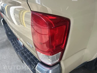 2017 Toyota Tacoma SR5 Crew Cab Medium Bed - miniatura 38