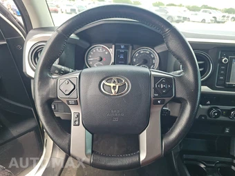 2017 Toyota Tacoma SR5 Crew Cab Medium Bed - miniatura 10