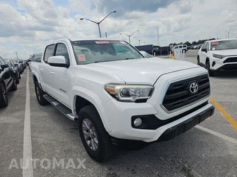 2017 Toyota Tacoma SR5 Crew Cab Medium Bed - miniatura 3