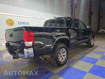 2017 Toyota Tacoma SR5 Crew Cab Medium Bed - miniatura 3