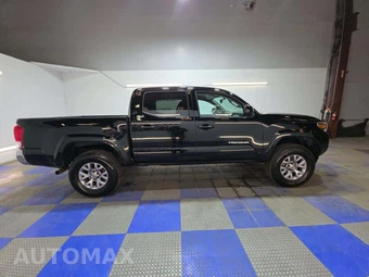 2017 Toyota Tacoma SR5 Crew Cab Medium Bed - miniatura 4
