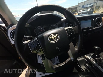2017 Toyota Tacoma SR5 Crew Cab Medium Bed - miniatura 10