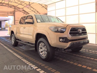 2017 Toyota Tacoma SR5 Crew Cab Medium Bed - miniatura 3