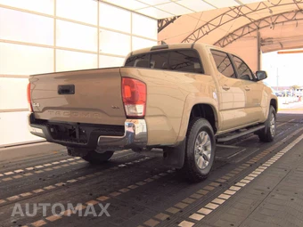 2017 Toyota Tacoma SR5 Crew Cab Medium Bed - miniatura 4