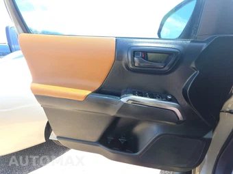 2017 Toyota Tacoma SR5 Crew Cab Medium Bed - miniatura 9
