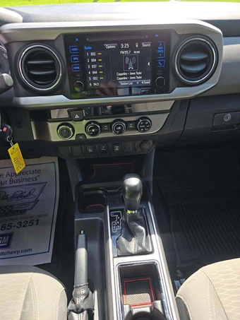 2017 Toyota Tacoma SR5 Crew Cab Medium Bed - miniatura 10