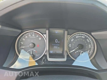 2017 Toyota Tacoma SR5 Crew Cab Medium Bed - miniatura 9