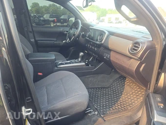 2017 Toyota Tacoma SR5 Crew Cab Medium Bed - miniatura 8