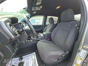 2017 Toyota Tacoma TRD Off-Road Crew Cab Long Bed - miniatura 3