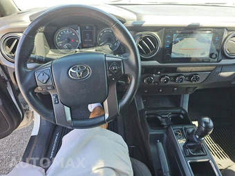 2017 Toyota Tacoma TRD Off-Road Crew Cab Long Bed - miniatura 10