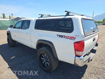 2017 Toyota Tacoma TRD Off-Road Crew Cab Long Bed - miniatura 2
