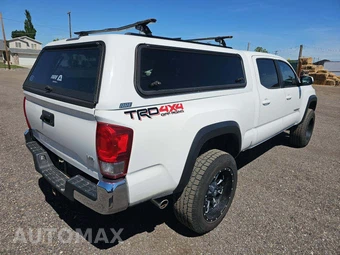 2017 Toyota Tacoma TRD Off-Road Crew Cab Long Bed - miniatura 3