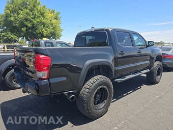 2017 Toyota Tacoma TRD Off-Road Crew Cab Medium Bed - miniatura 4