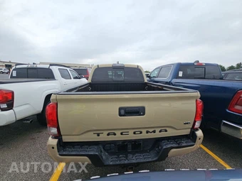 2017 Toyota Tacoma TRD Off-Road Crew Cab Medium Bed - miniatura 5