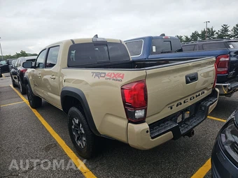 2017 Toyota Tacoma TRD Off-Road Crew Cab Medium Bed - miniatura 6