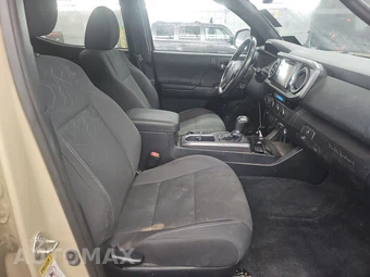 2017 Toyota Tacoma TRD Off-Road Crew Cab Medium Bed - miniatura 8