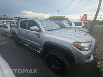 2017 Toyota Tacoma TRD Off-Road Crew Cab Medium Bed - miniatura 4