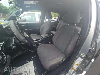 2017 Toyota Tacoma TRD Off-Road Crew Cab Medium Bed - miniatura 6