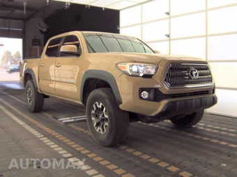 2017 Toyota Tacoma TRD Off-Road Crew Cab Medium Bed - miniatura 3