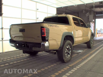 2017 Toyota Tacoma TRD Off-Road Crew Cab Medium Bed - miniatura 4
