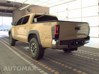 2017 Toyota Tacoma TRD Off-Road Crew Cab Medium Bed - miniatura 6
