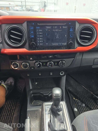 2017 Toyota Tacoma TRD Off-Road Crew Cab Medium Bed - miniatura 7