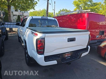2017 Toyota Tacoma TRD Sport Crew Cab Medium Bed - miniatura 2