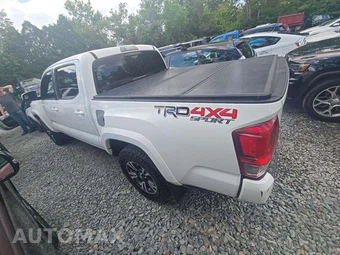 2017 Toyota Tacoma TRD Sport Crew Cab Medium Bed - miniatura 2