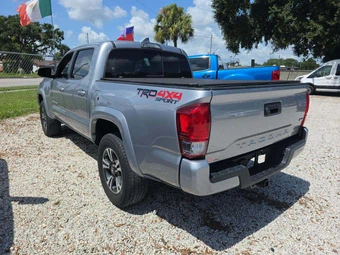 2017 Toyota Tacoma TRD Sport Crew Cab Medium Bed - miniatura 2