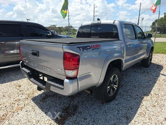 2017 Toyota Tacoma TRD Sport Crew Cab Medium Bed - miniatura 3