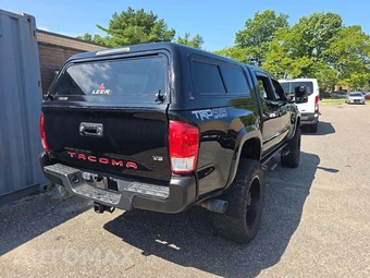 2017 Toyota Tacoma TRD Sport Crew Cab Medium Bed - miniatura 3
