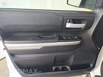 2017 Toyota Tundra SR5 Plus Crew Cab Short Bed - miniatura 9