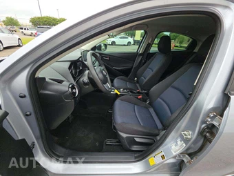 2017 Toyota Yaris iA Sedan - miniatura 3